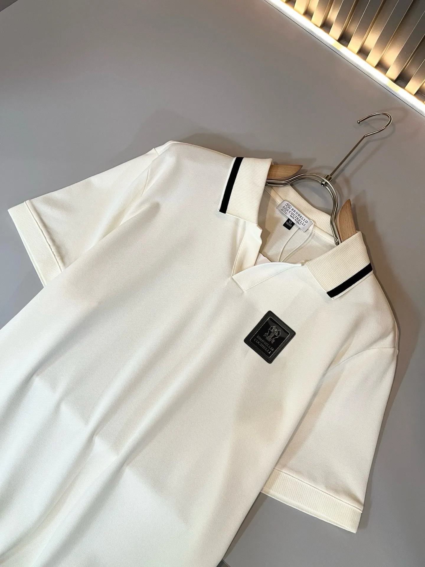 , BC-Brunello Cucineli 2026 Spring and Summer New Arrival men's short-sleeved Polo shirt, a fashionable Versatile item loved by many celebrities! The LOGO on the chest is super nice. Friends who like Classic simplicity must not miss this one! The calm and elegant brand style has always been favored by the upper class! It is also the best choice for fashion items! The upper body is so handsome, highly recommended! ! ! The biggest attraction of this short-sleeved shirt is not only its own brand added value, but also the fact that this short-sleeved shirt is very cost-effective in terms of color matching and material! Customized original exclusive mesh cotton material design! Environmentally friendly washing, customized fabrics, and pre-shrinking treatment ensure a crisp fit. The combed cotton fabric feels super soft and smooth and absorbs sweat! It does not deform after washing, feels comfortable and smooth, and the upper body is soft and comfortable. The classic fashionable lapel design is simple but not complicated, and it is very attractive! Sizes:M-4XL